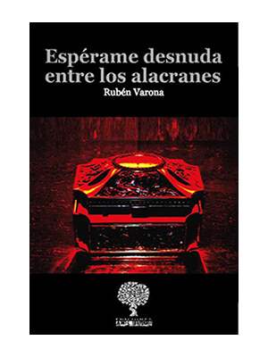 Cofre con dorado, rojo y negro